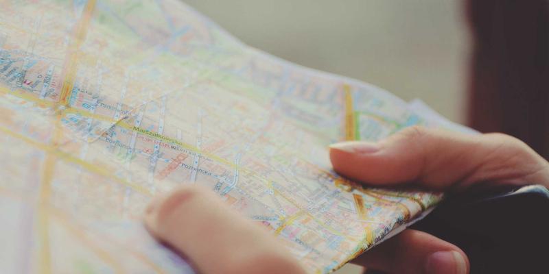 社区便民信息指南：专业衣橱换季整理与高端面料养护维修服务